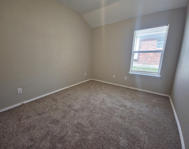 117 Maplewood North - Photo Thumbnail 13