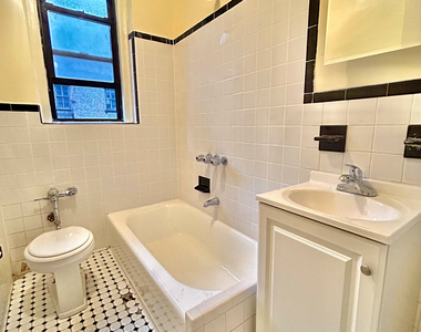 398 East 52th Street - Photo Thumbnail 4