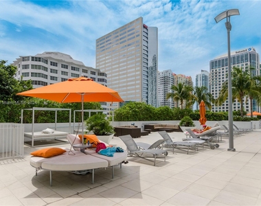 951 Brickell Ave - Photo Thumbnail 2