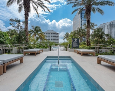 951 Brickell Ave - Photo Thumbnail 1