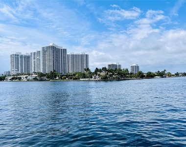 3161 S Ocean Dr - Photo Thumbnail 20