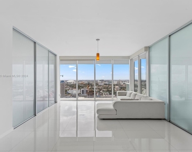 1040 Biscayne Blvd - Photo Thumbnail 1