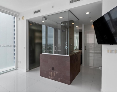 1040 Biscayne Blvd - Photo Thumbnail 7