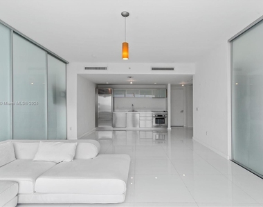 1040 Biscayne Blvd - Photo Thumbnail 3