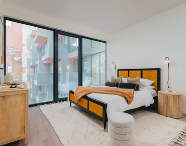 245 Lorimer Street - Photo Thumbnail 2