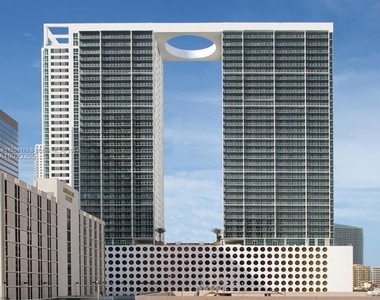 500 Brickell Ave - Photo Thumbnail 0