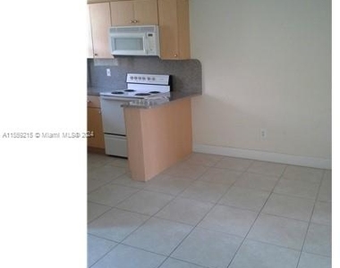 1801 S Treasure Dr - Photo Thumbnail 4