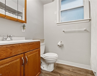 1335 Mathews Avenue - Photo Thumbnail 9