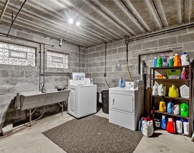 1335 Mathews Avenue - Photo Thumbnail 10