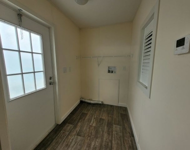 180 Ashville St - Photo Thumbnail 12