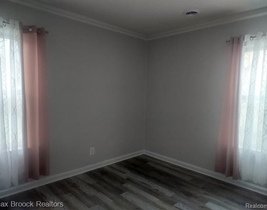 2230 Hollywood Avenue - Photo Thumbnail 5