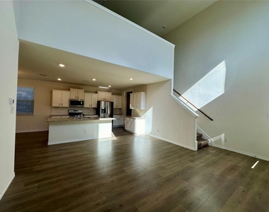 2333 Larimar Drive - Photo Thumbnail 5