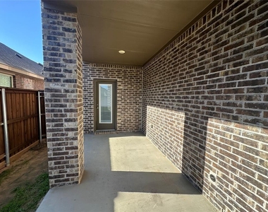 2333 Larimar Drive - Photo Thumbnail 2