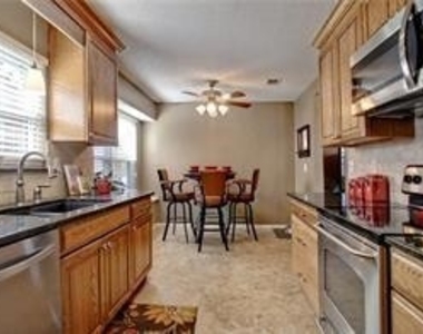 4313 Thames Court - Photo Thumbnail 7