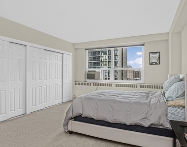 3180 N Lake Shore Drive - Photo Thumbnail 6