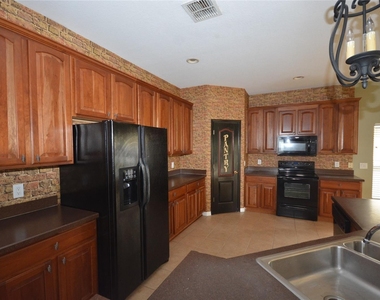 9832 Heron Pointe Drive - Photo Thumbnail 17