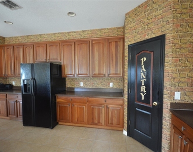 9832 Heron Pointe Drive - Photo Thumbnail 12