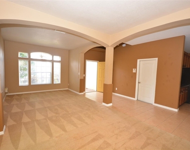 9832 Heron Pointe Drive - Photo Thumbnail 5