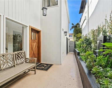 992 Noria Street - Photo Thumbnail 3