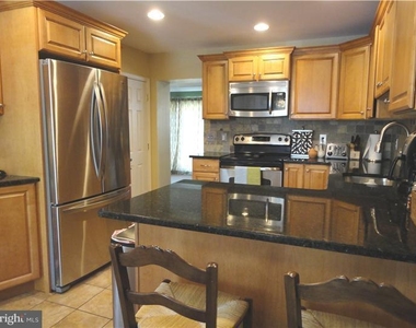 204 Greenbriar Ln - Photo Thumbnail 7