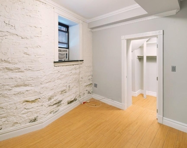 326 East 35th Street - Photo Thumbnail 4