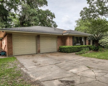 6222 Lindyann Lane - Photo Thumbnail 2