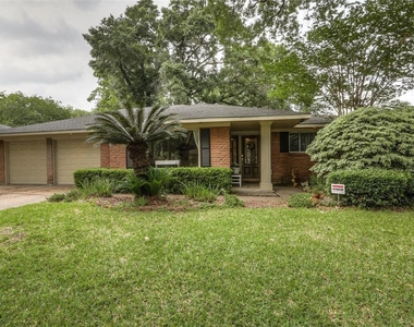 6222 Lindyann Lane - Photo Thumbnail 3