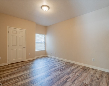 8250 N Grand Canyon Drive - Photo Thumbnail 18