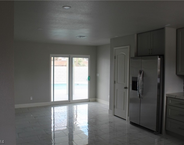 4104 Las Lomas Avenue - Photo Thumbnail 3