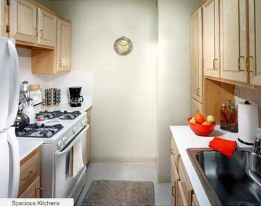 2 BR Luxury in Forest Hills - Photo Thumbnail 2