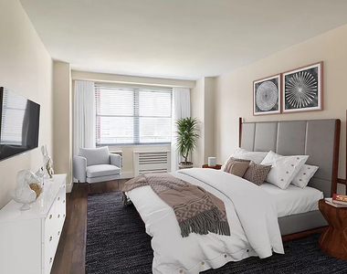 2 BR Luxury in Forest Hills - Photo Thumbnail 0