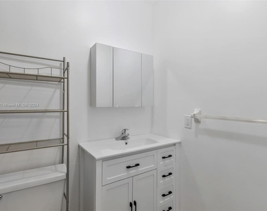 6141 Sw 42nd Ct - Photo Thumbnail 16