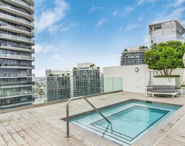 1010 Brickell Ave - Photo Thumbnail 20