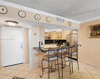 3725 S Ocean Dr - Photo Thumbnail 10