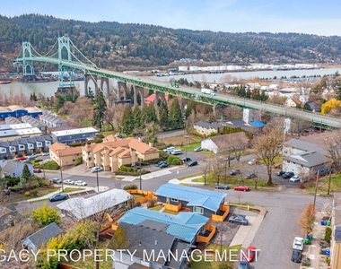 8525-8529 N Willamette Blvd - Photo Thumbnail 11