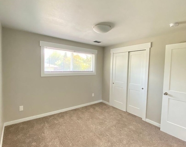 614 W Jay Avenue - Photo Thumbnail 12