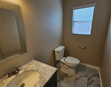 2705 Kennington Circle - Photo Thumbnail 8