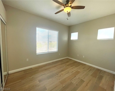 3504 Desert Cliff Street - Photo Thumbnail 21