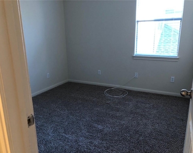 11400 W Parmer Ln - Photo Thumbnail 8