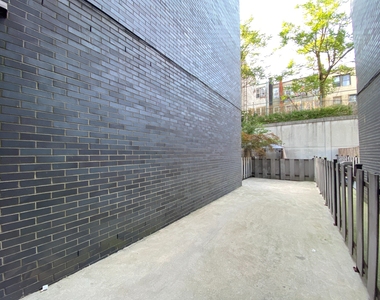 225 Maujer Street - Photo Thumbnail 12