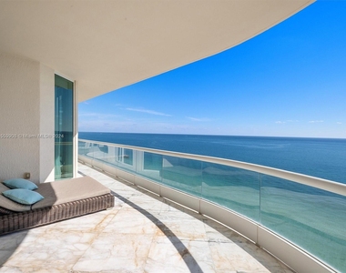 16047 Collins Ave - Photo Thumbnail 12