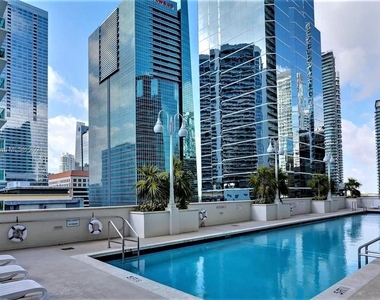 1200 Brickell Bay Dr - Photo Thumbnail 5