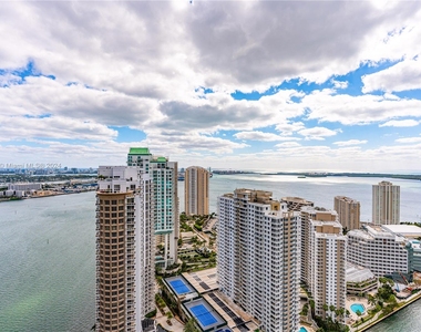 475 Brickell Ave - Photo Thumbnail 4