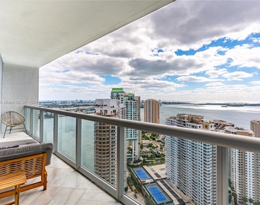 475 Brickell Ave - Photo Thumbnail 5