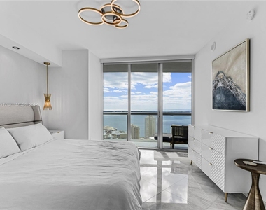 475 Brickell Ave - Photo Thumbnail 2