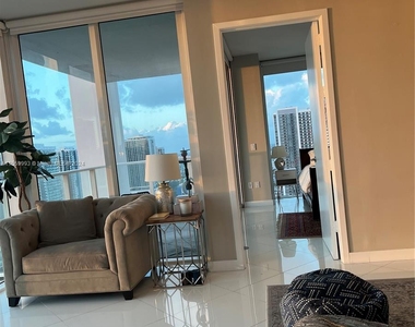 1040 Biscayne Blvd - Photo Thumbnail 2