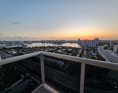 19111 Collins Ave - Photo Thumbnail 13