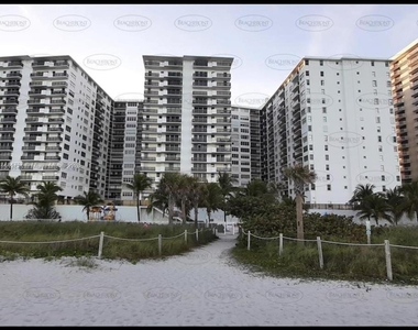 6039 Collins Ave - Photo Thumbnail 16