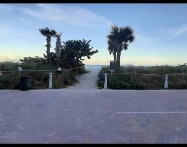 6039 Collins Ave - Photo Thumbnail 21