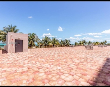 6039 Collins Ave - Photo Thumbnail 19